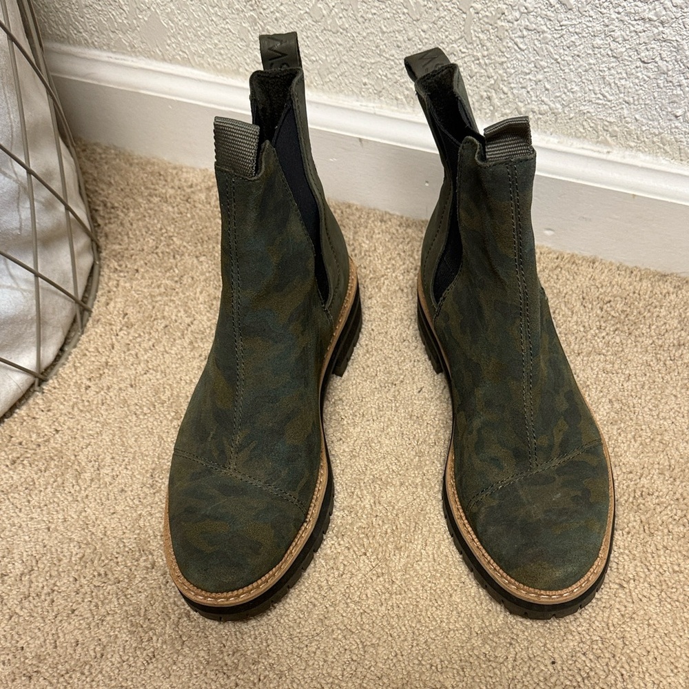 Toms Green Camouflage Chelsea Boots
